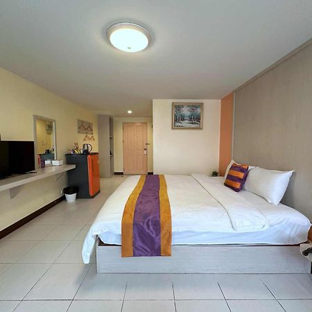 Aryan Suites Hotel Bangkok Exterior foto