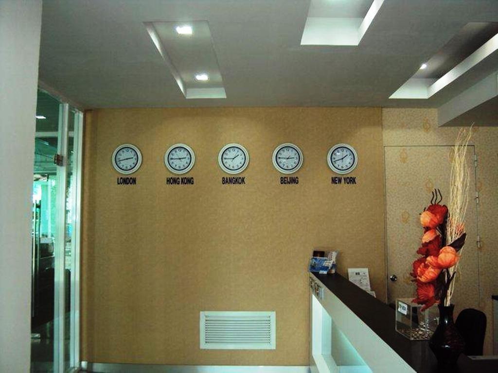 Aryan Suites Hotel Bangkok Exterior foto