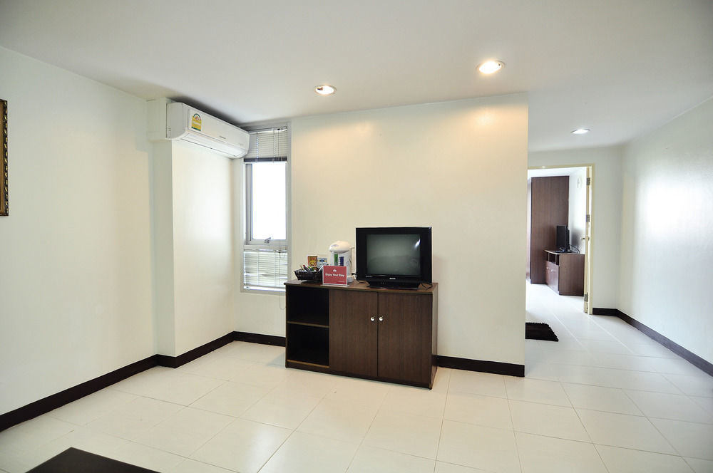 Aryan Suites Hotel Bangkok Exterior foto